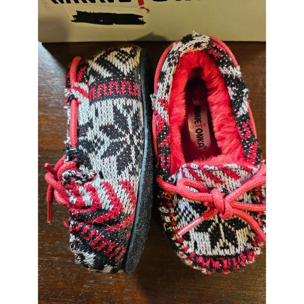 Minnetonka 4908 Cassie Kid/Girl Faux Fur Lined Slippers Snowflake Red - Size 7‎